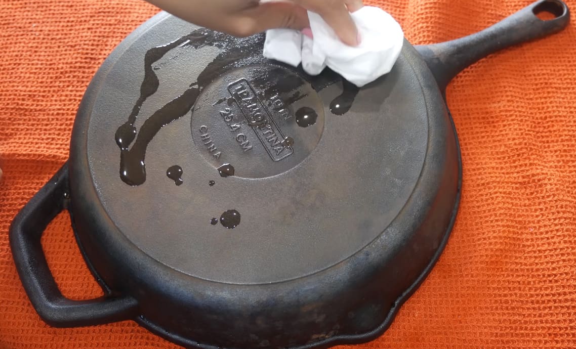 how to clean burnt grease from bottom of frying pans
