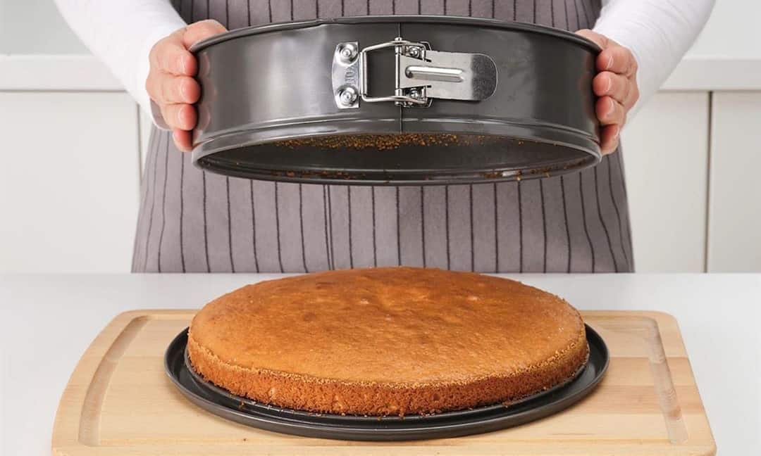 When Should You Remove Cake From The Pan?