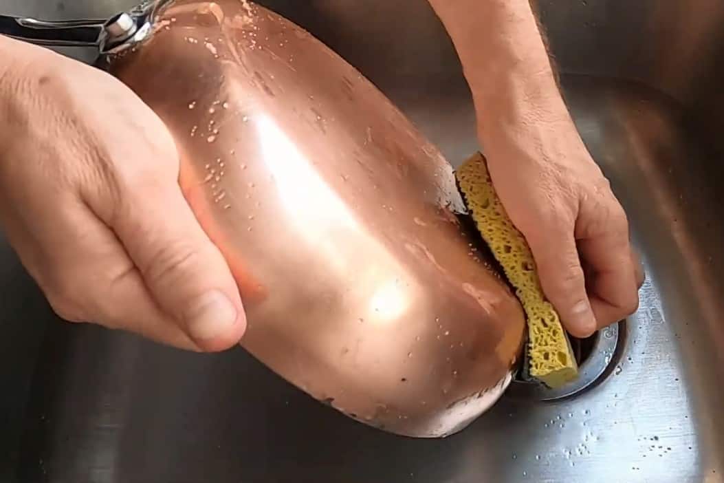 cleaning copper pans