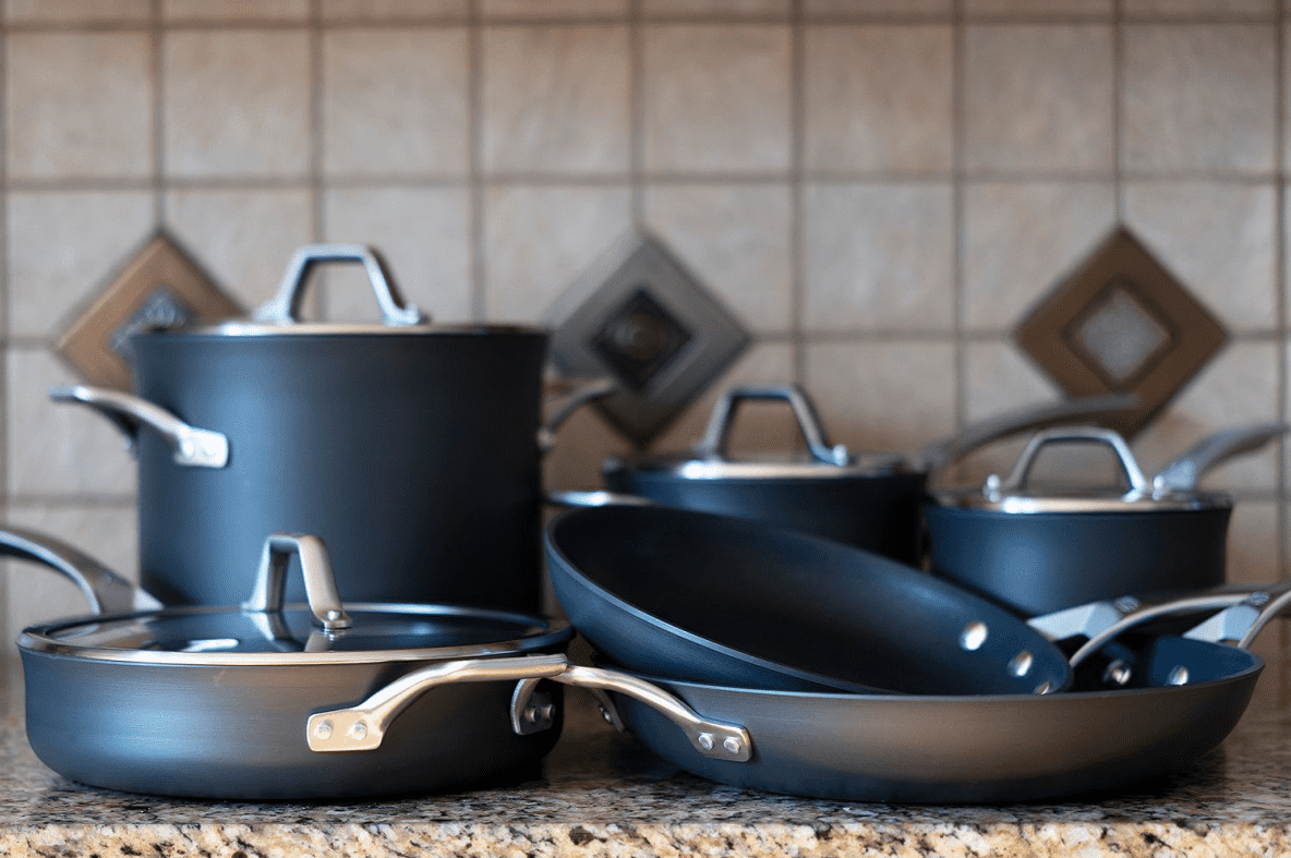 Difference Between T-Fal & Calphalon Cookware