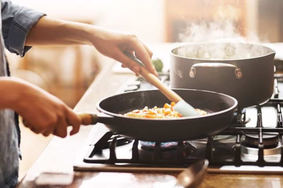 T-fal vs. Calphalon: How Does Their Cookware Compare? - Prudent