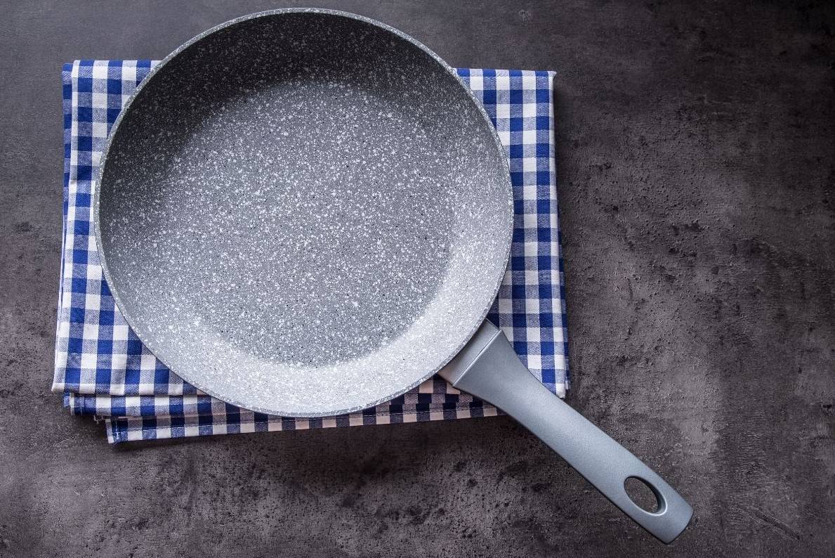 dark coated baking pan vs metal