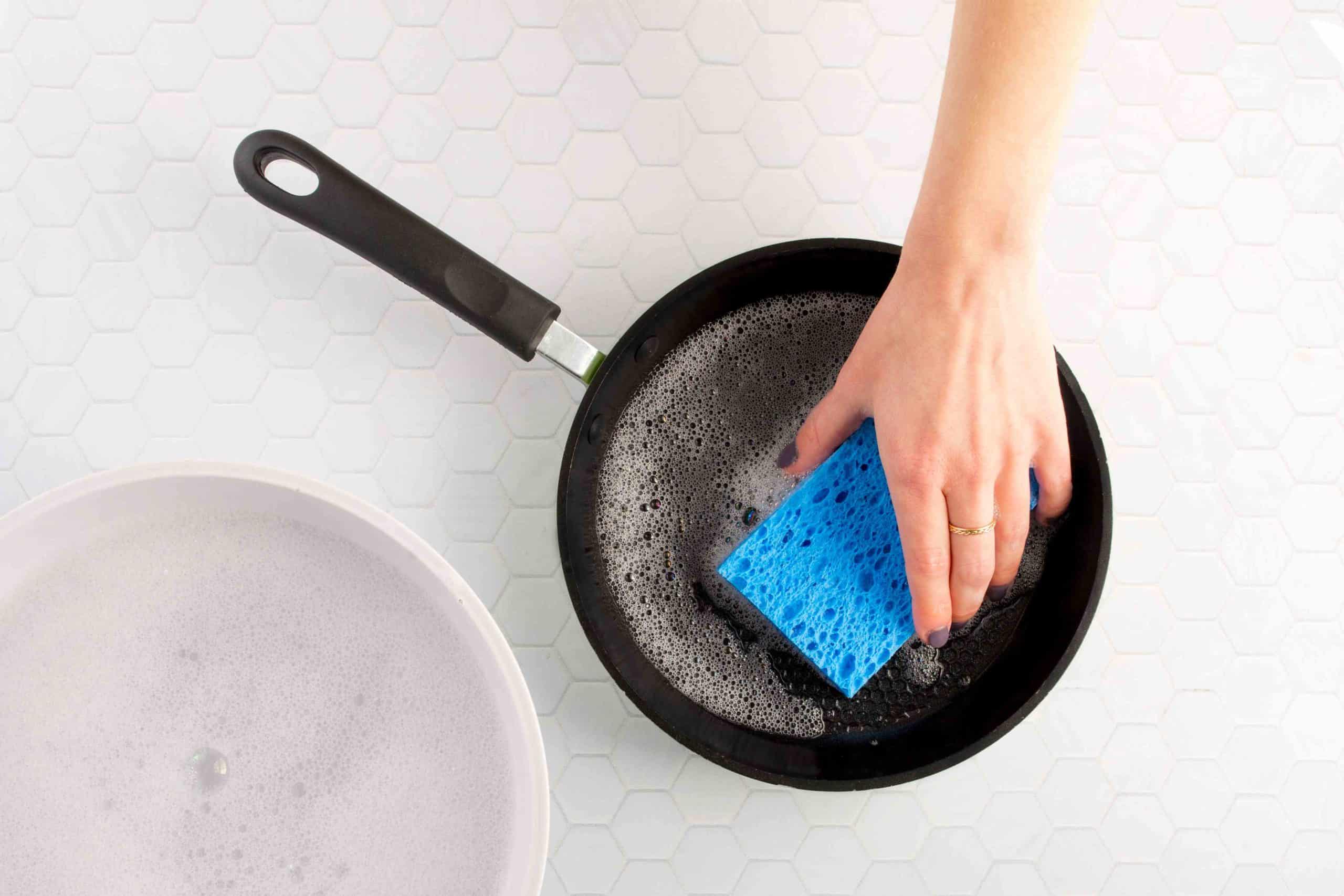 how to clean bottom of calphalon pans