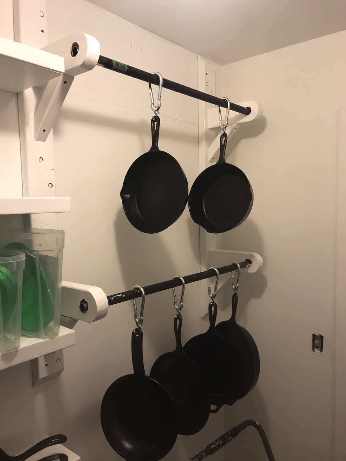 how to organize pans