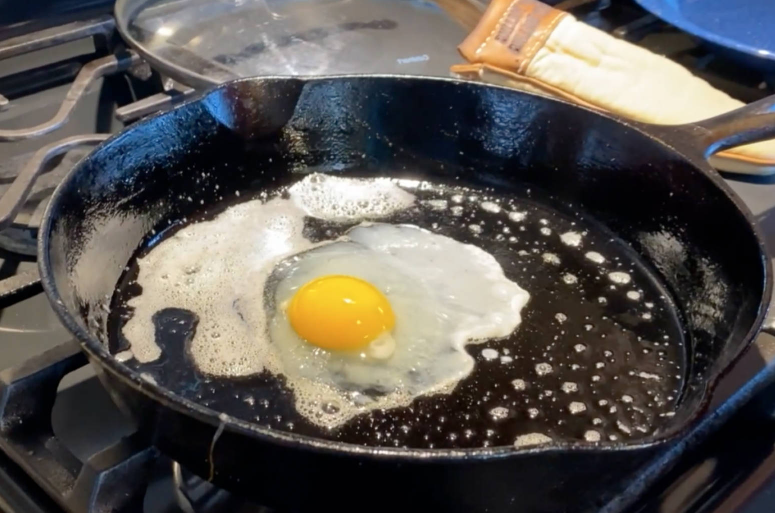 how to make eggs not stick to pan