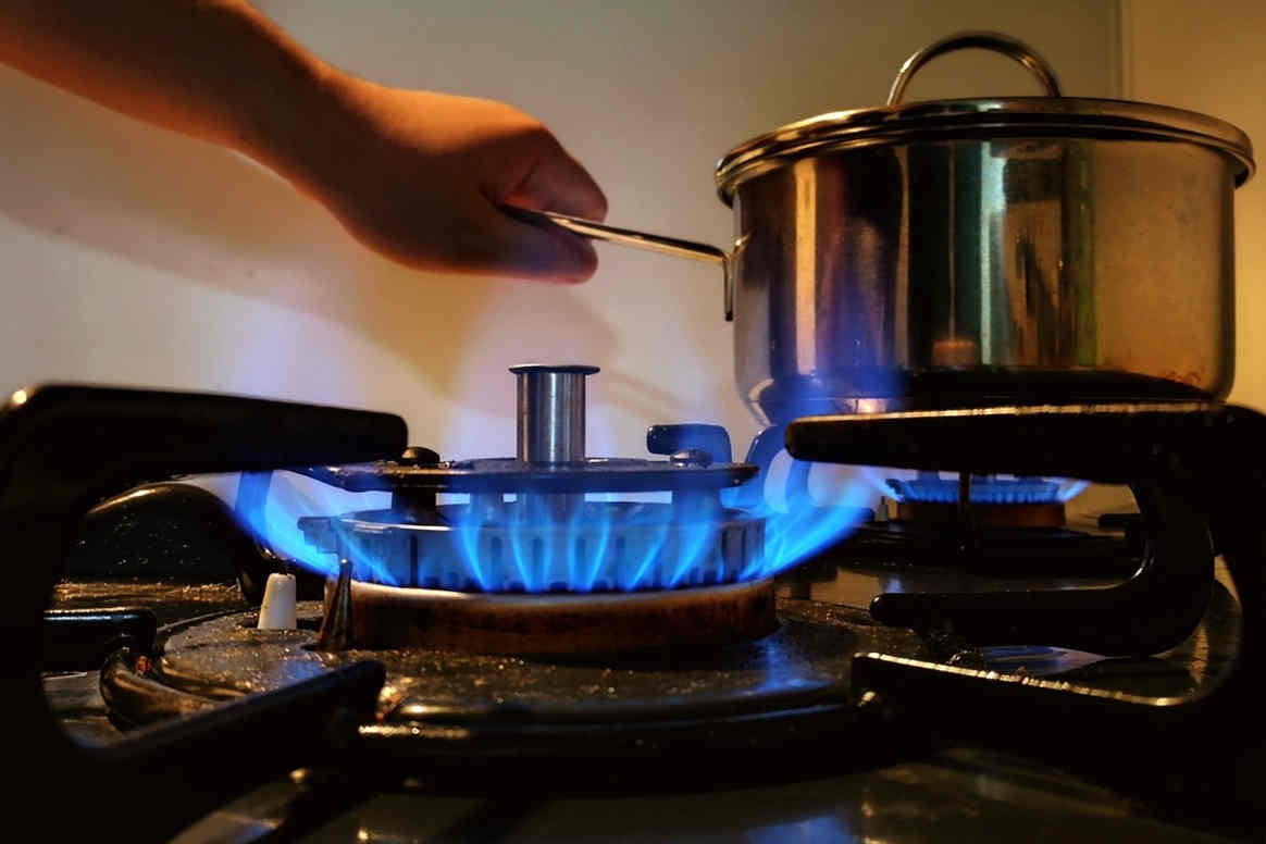 12 Types of Stoves: Suitable Pans and Cooking Styles